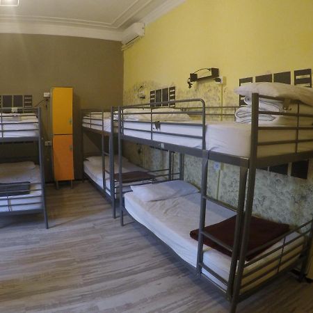 Victoria House Hostel Генуя Экстерьер фото