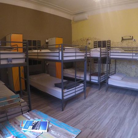 Victoria House Hostel Генуя Экстерьер фото