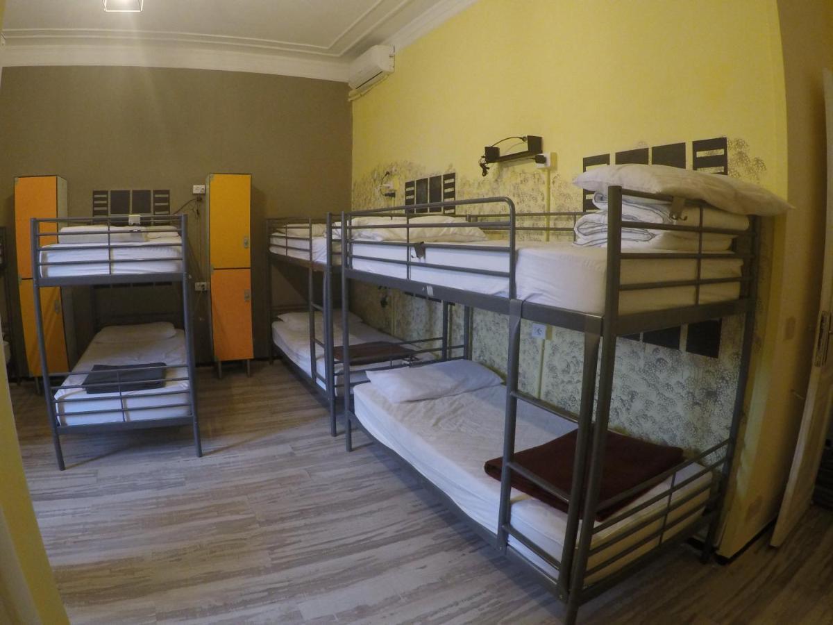 Victoria House Hostel Генуя Экстерьер фото