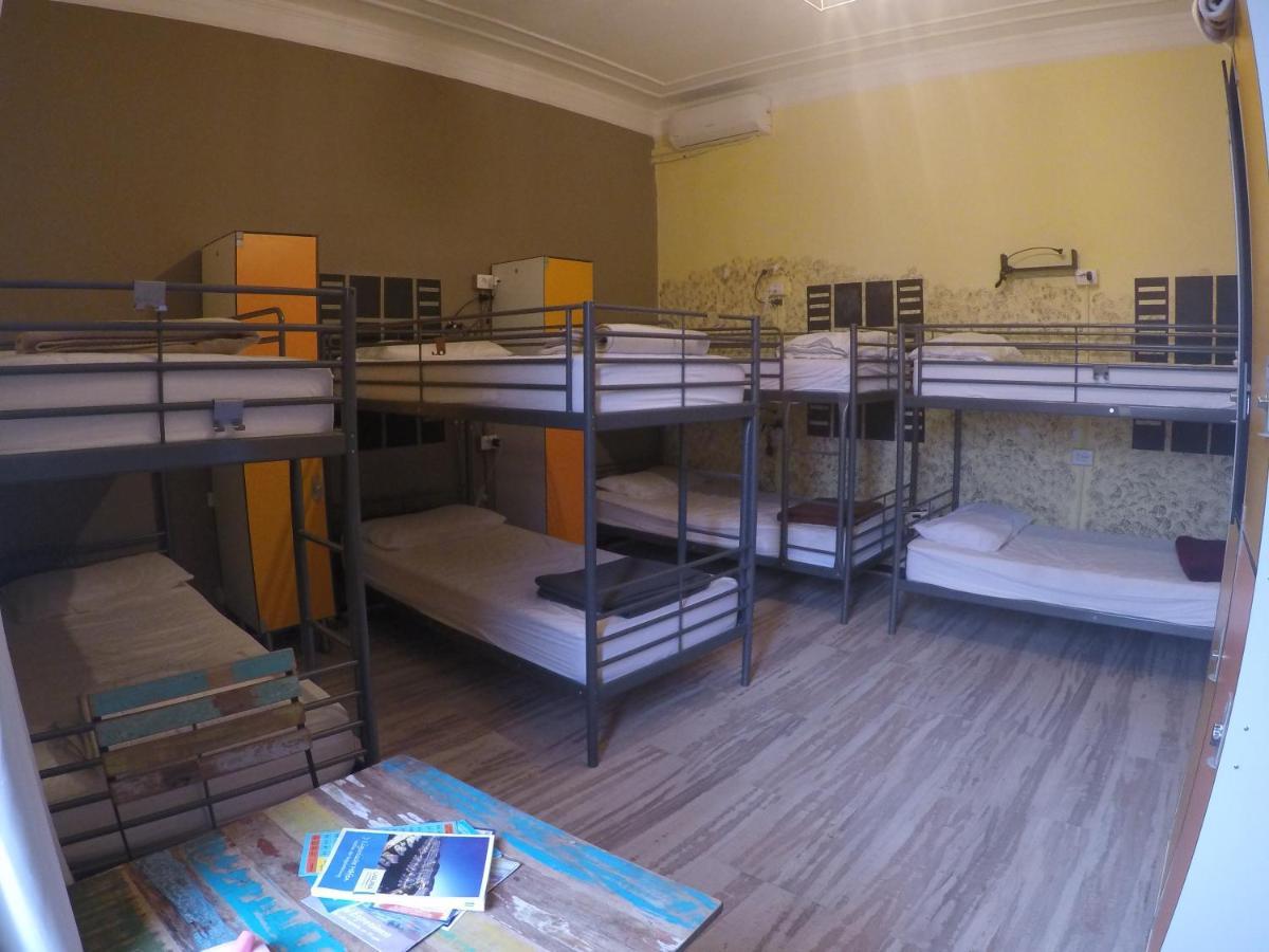 Victoria House Hostel Генуя Экстерьер фото