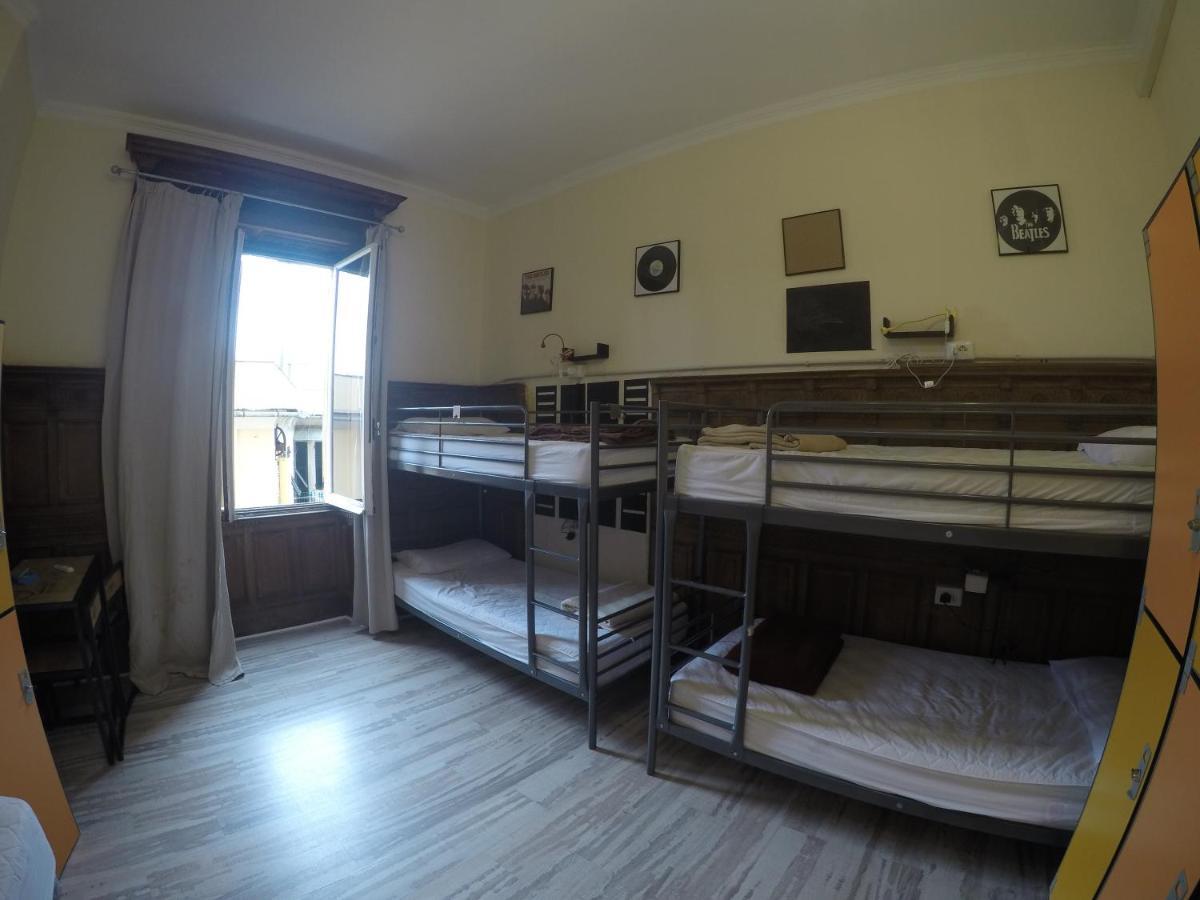 Victoria House Hostel Генуя Экстерьер фото