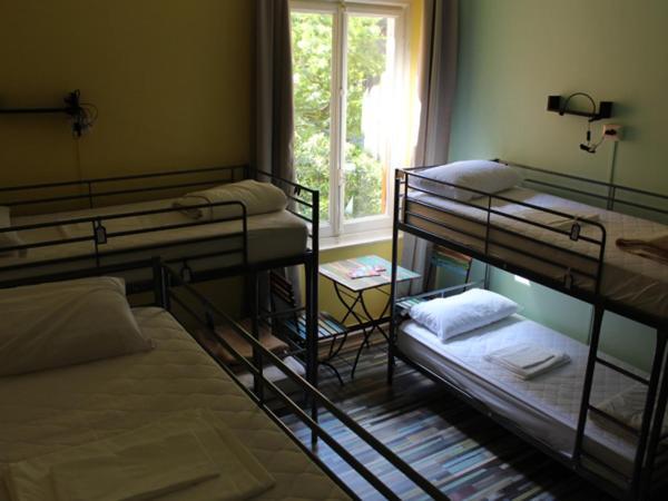 Victoria House Hostel Генуя Экстерьер фото