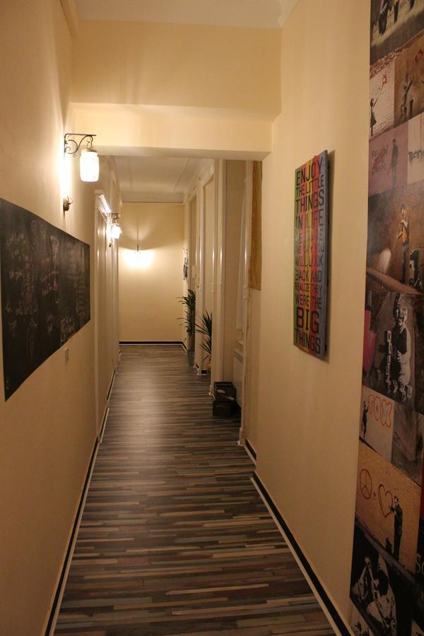 Victoria House Hostel Генуя Экстерьер фото