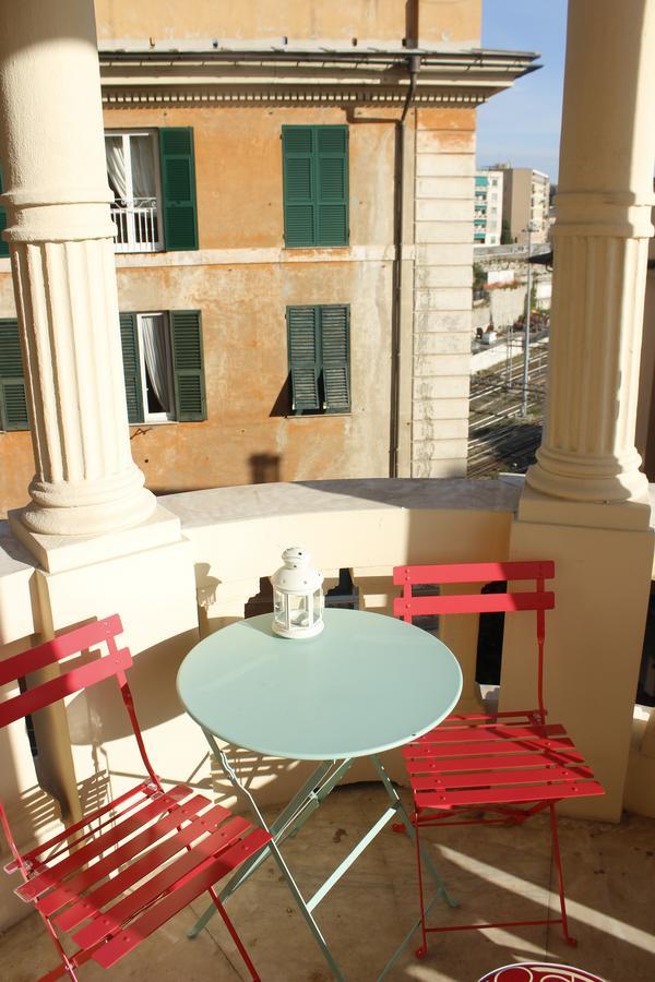 Victoria House Hostel Генуя Экстерьер фото