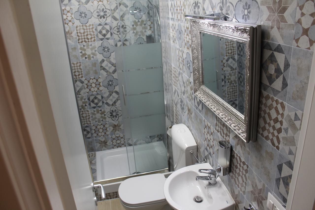 Victoria House Hostel Генуя Экстерьер фото