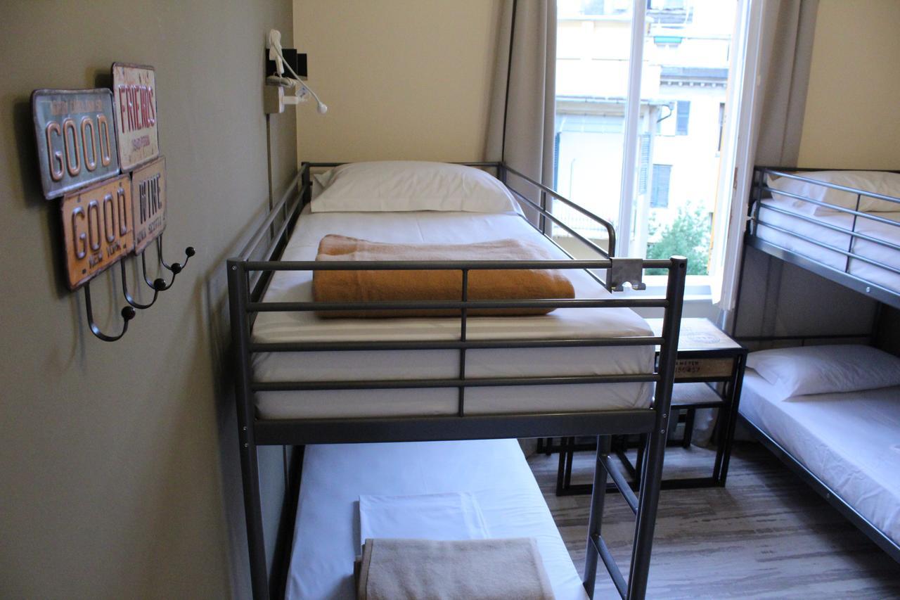 Victoria House Hostel Генуя Экстерьер фото