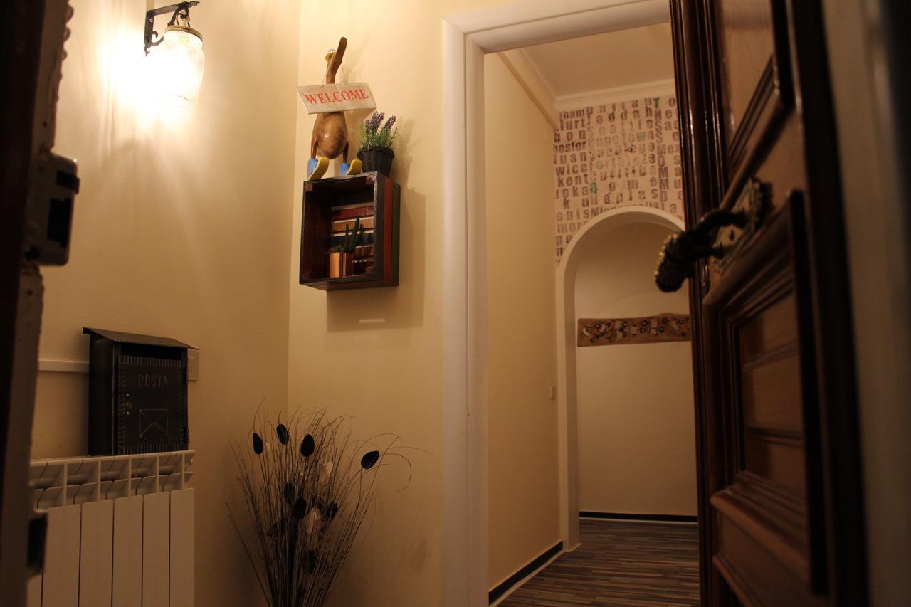 Victoria House Hostel Генуя Экстерьер фото