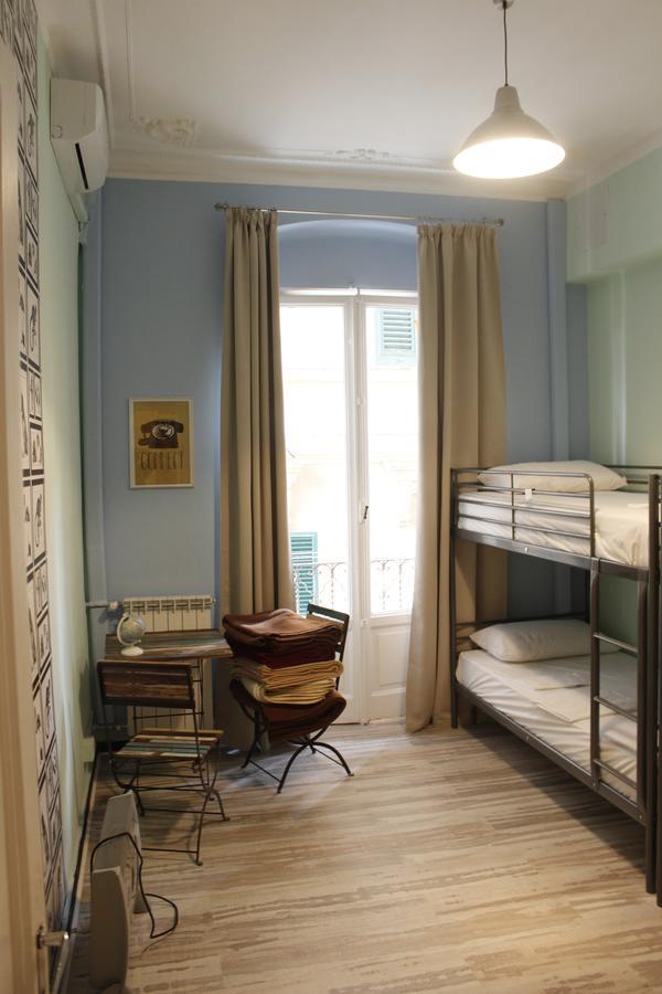 Victoria House Hostel Генуя Экстерьер фото