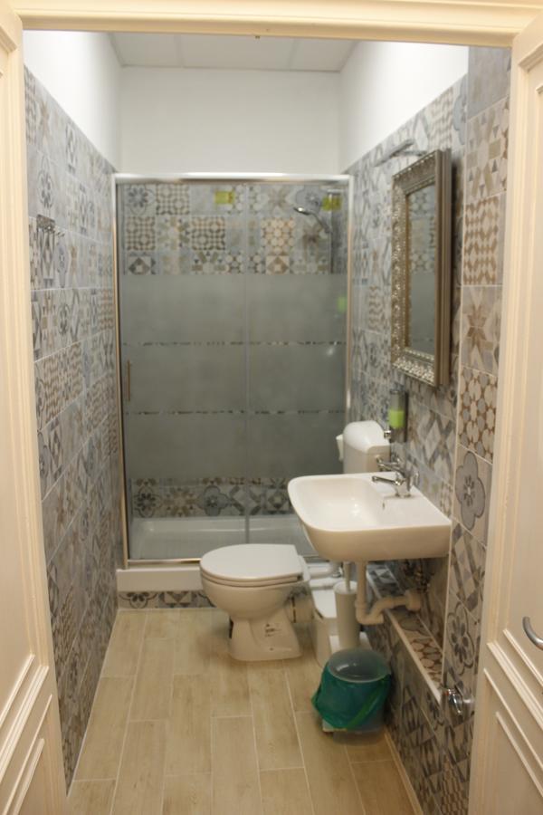 Victoria House Hostel Генуя Экстерьер фото