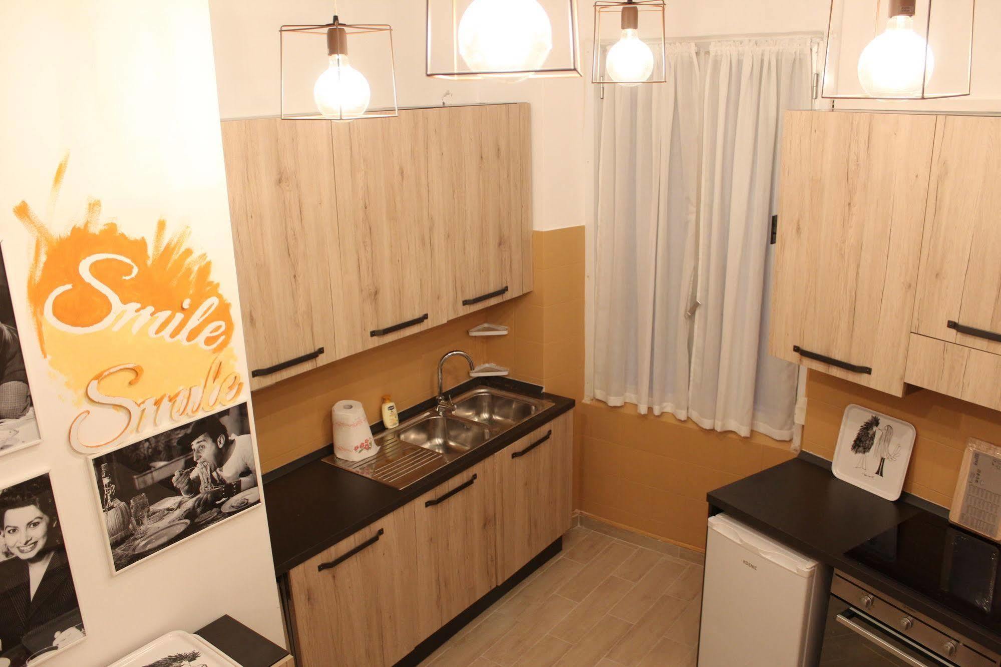 Victoria House Hostel Генуя Экстерьер фото