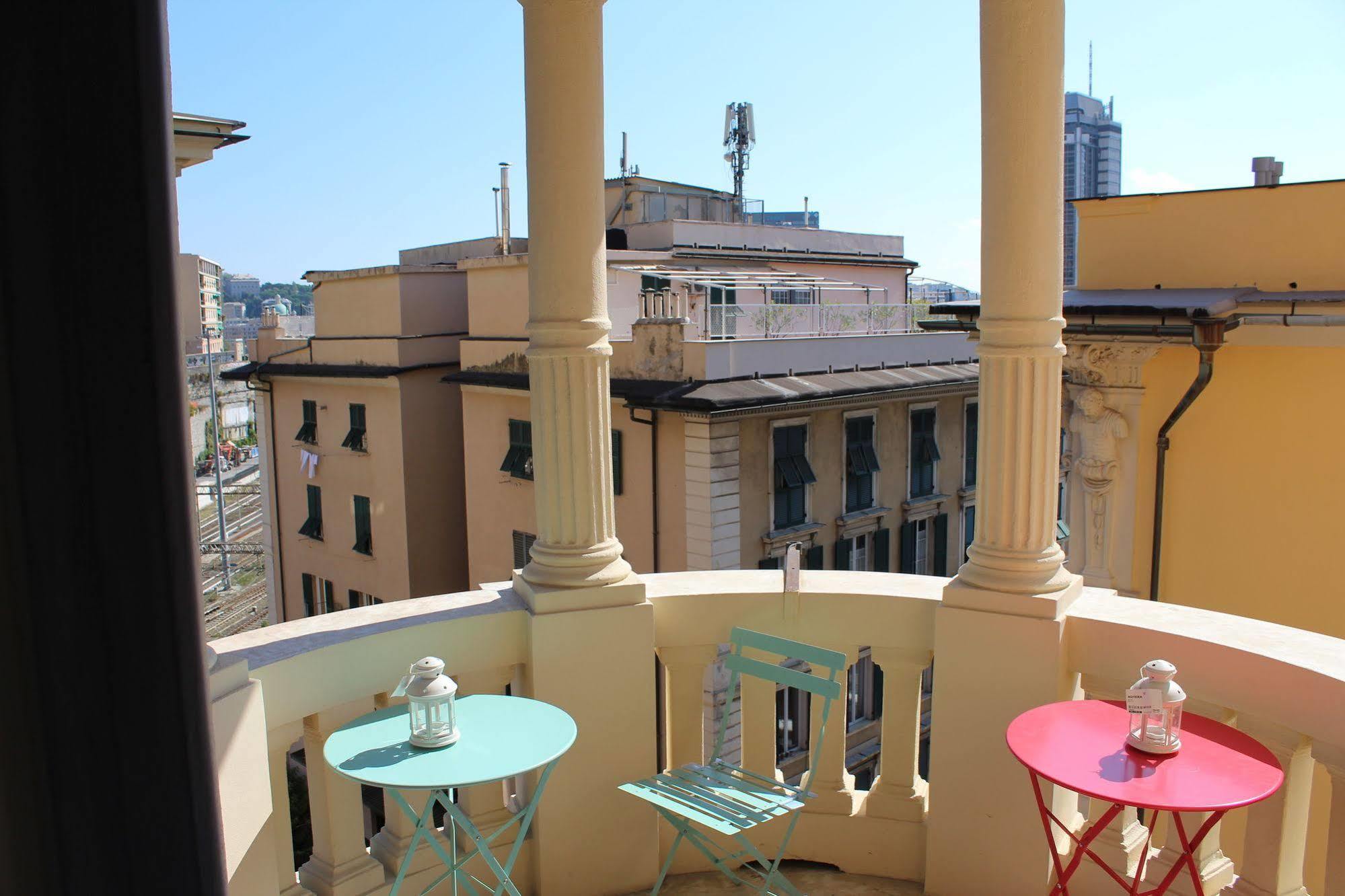 Victoria House Hostel Генуя Экстерьер фото