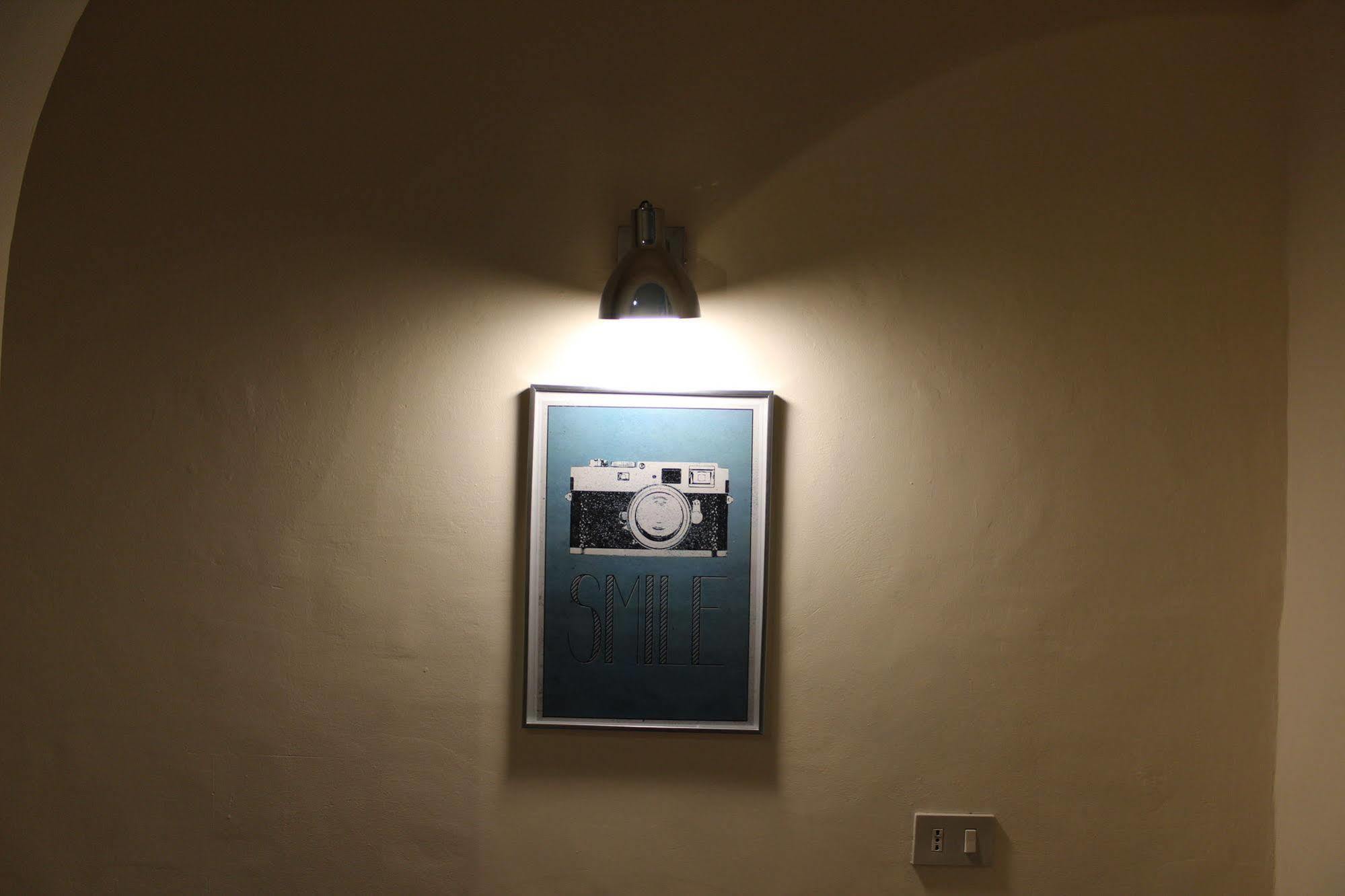 Victoria House Hostel Генуя Экстерьер фото