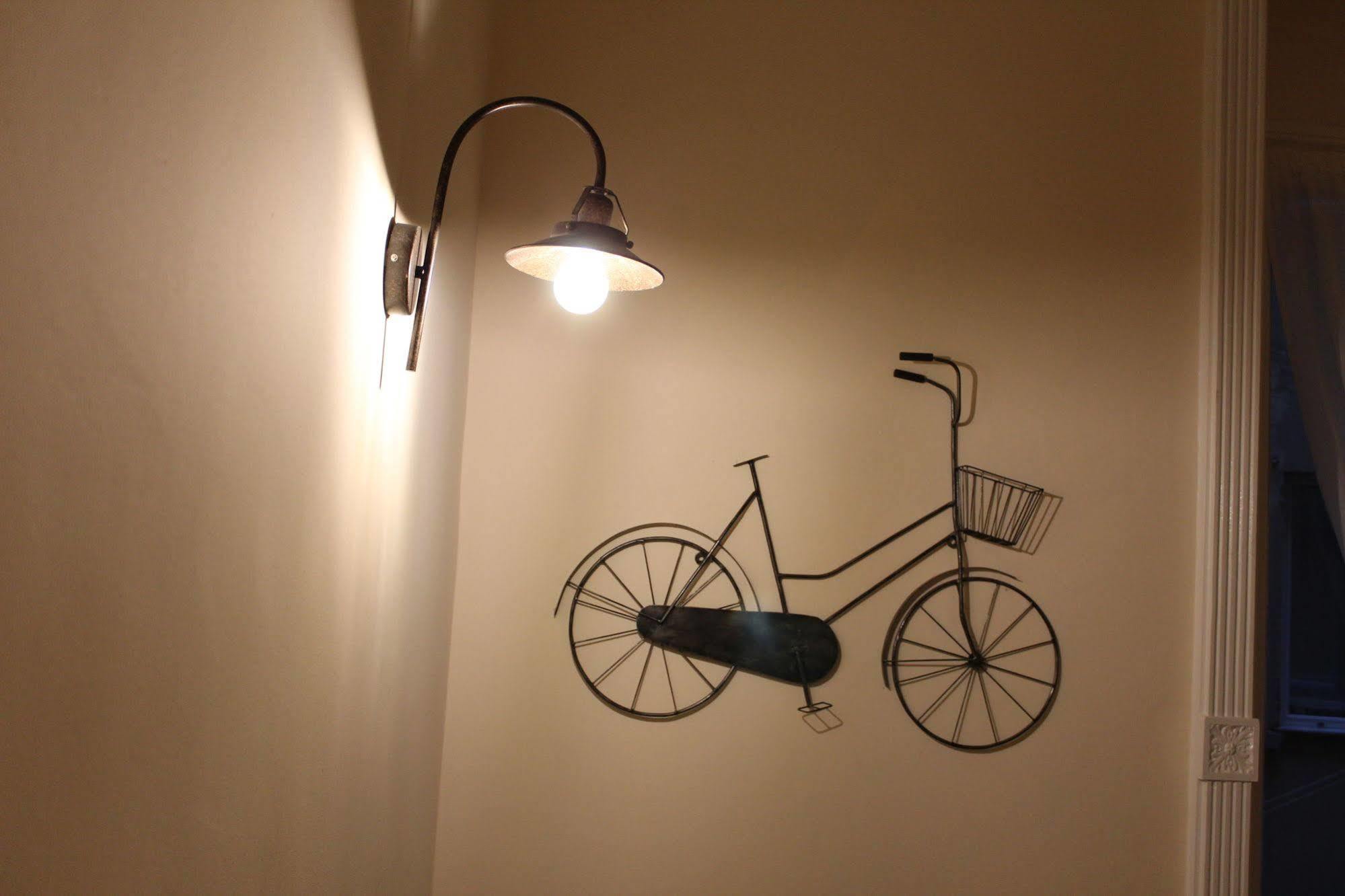 Victoria House Hostel Генуя Экстерьер фото